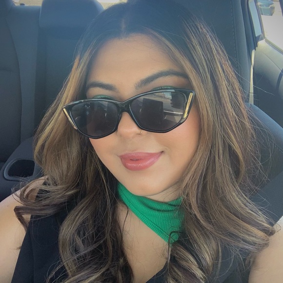 Meet your Posher, Cassandra - Picture 1 of 1